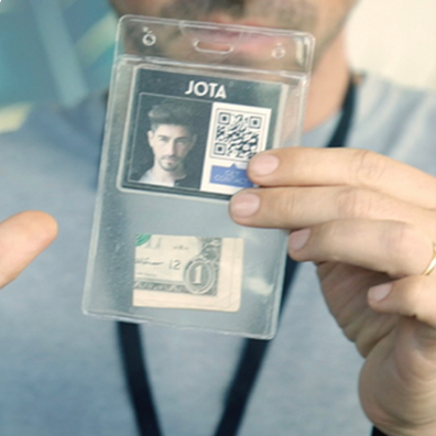 BADGE HOLDER (Gimmick and Online Instructions) by JOTA - Trick